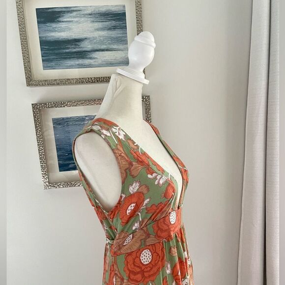 Lux floral print flowy dress with deep V-neck, sleeveless. Size medium - Picture 5 of 10